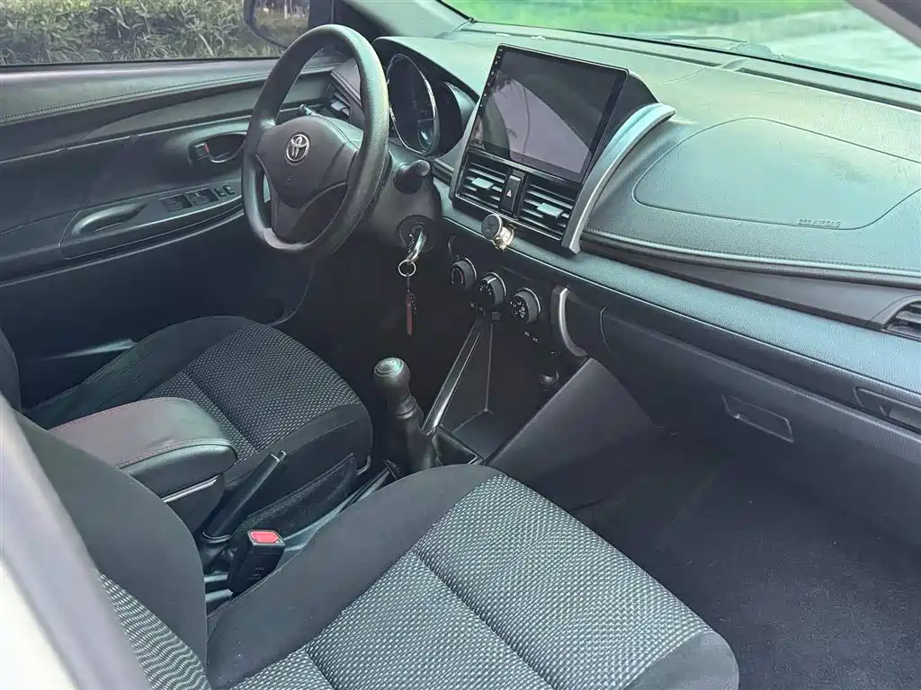 Toyota Vios 2015 — фото 10