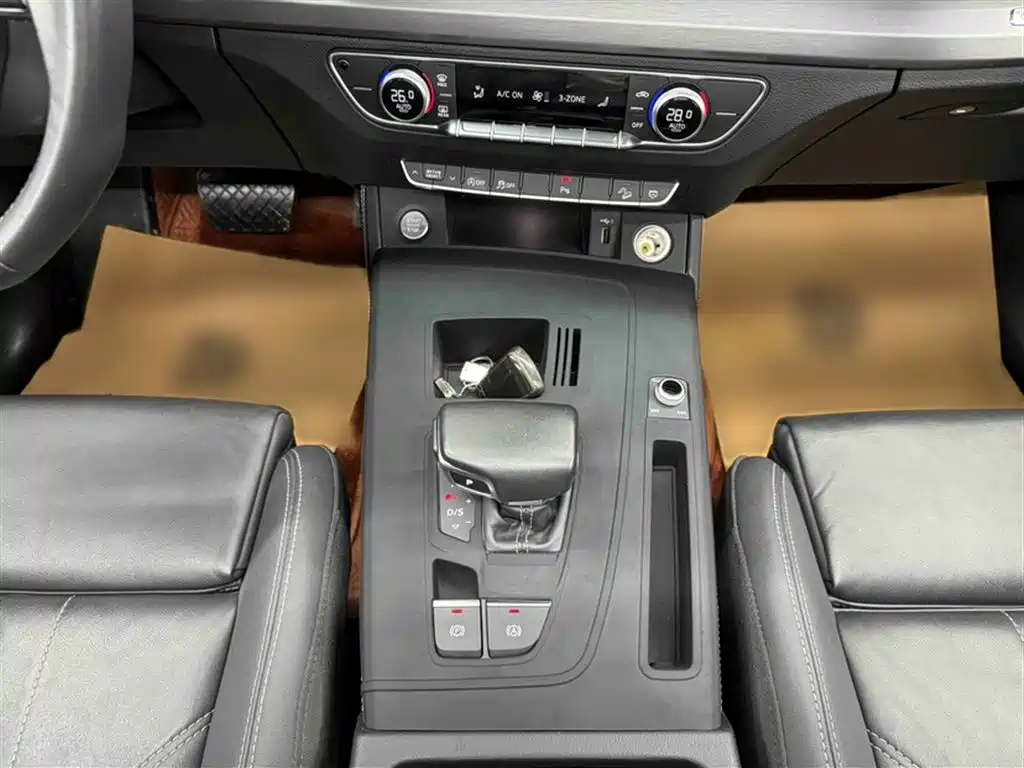 Audi Q5L 2023 — фото 11