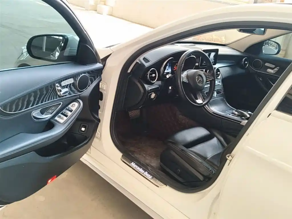 Mercedes-Benz C-Class 2018 — фото 16