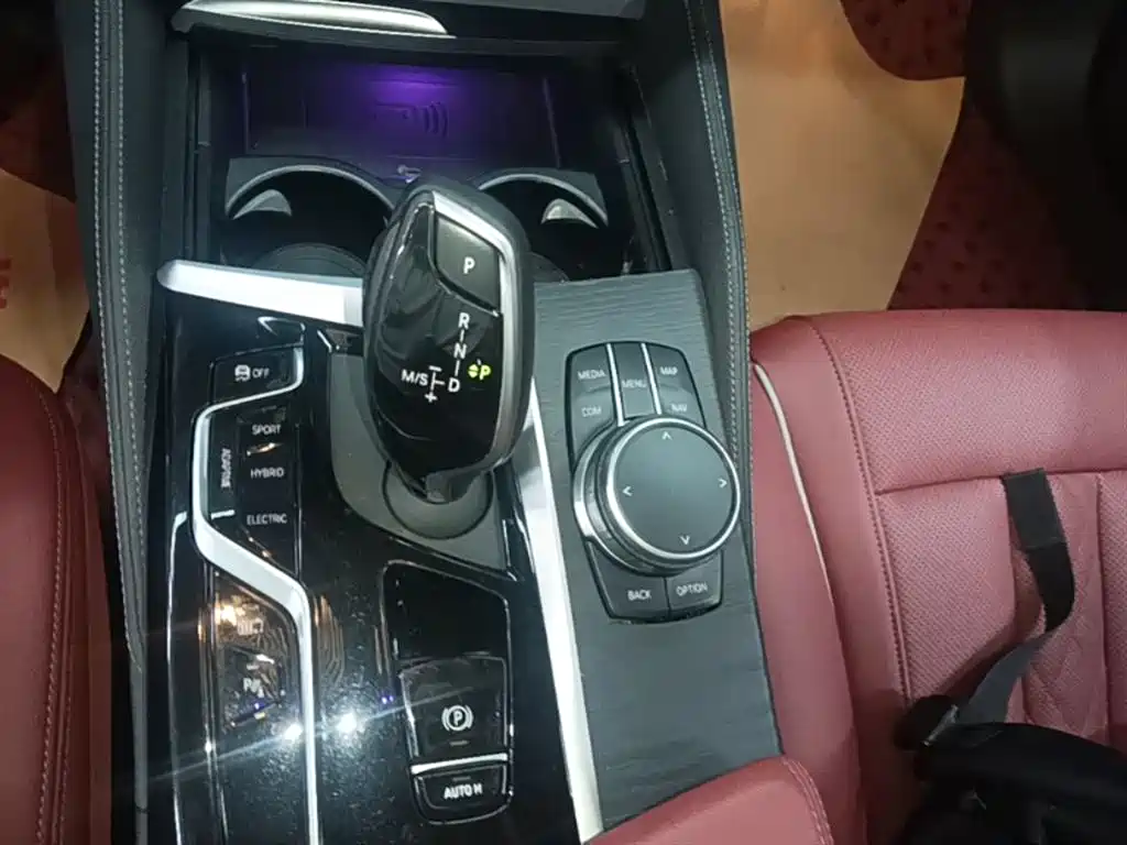 BMW 5 Series New Energy 2021 — фото 14