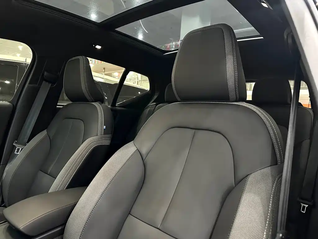 Volvo XC40 2022 — фото 13