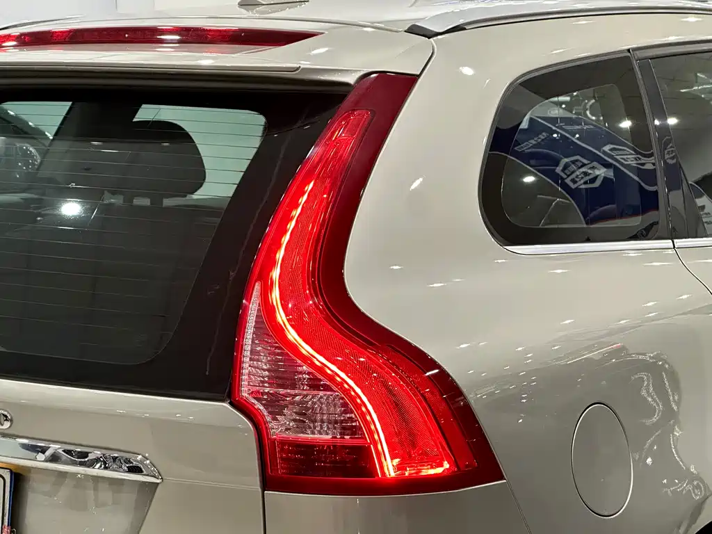 Volvo XC60 2017 — фото 12