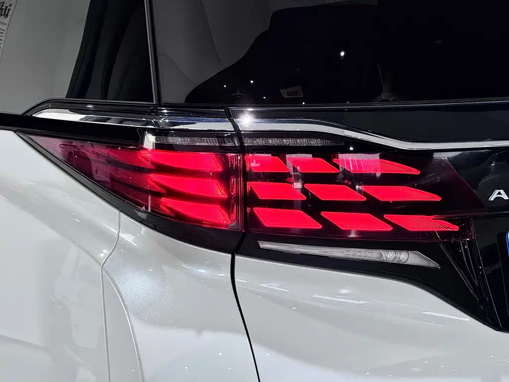 Toyota Alphard 2024 — фото 12