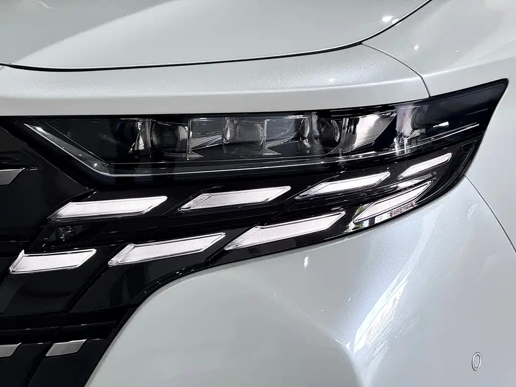 Toyota Alphard 2024 — фото 8