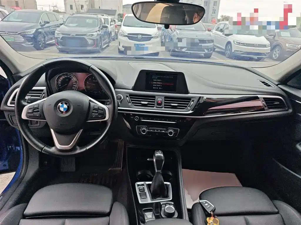 BMW 1 Series 2019 — фото 10