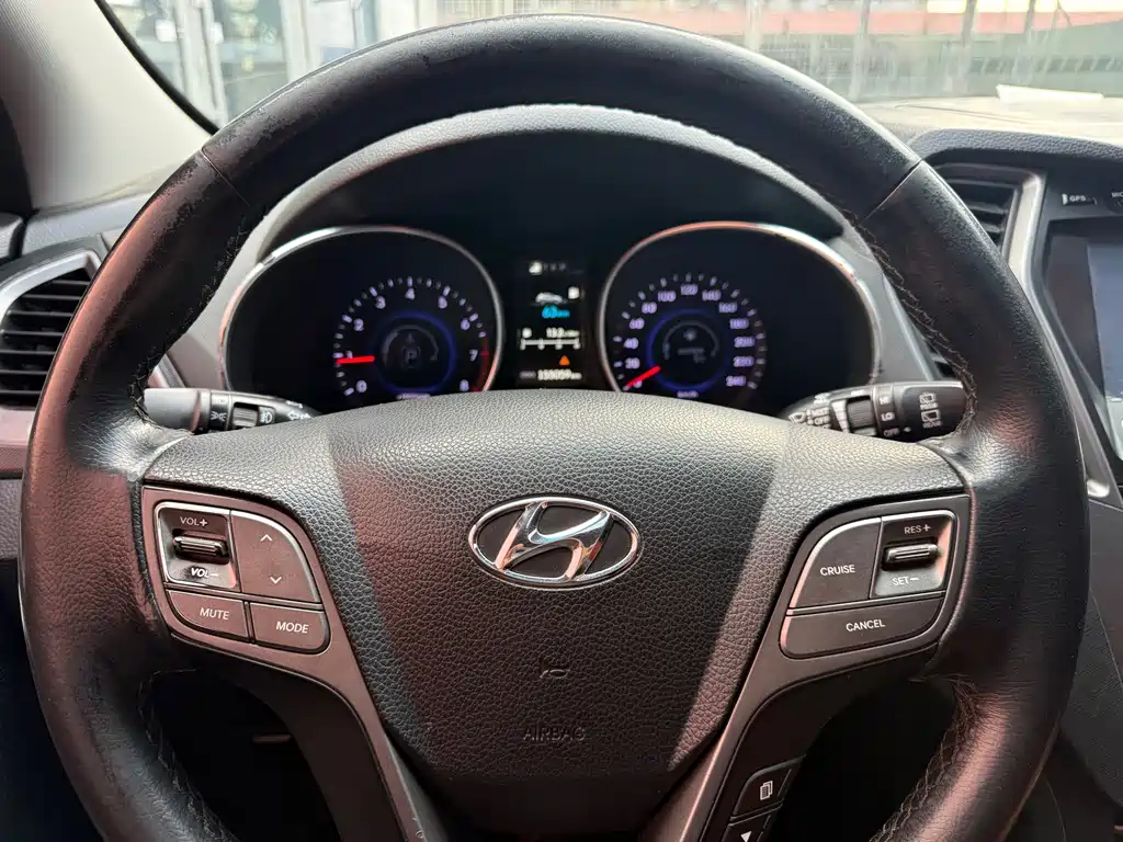 Hyundai Santa Fe 2014 — фото 10