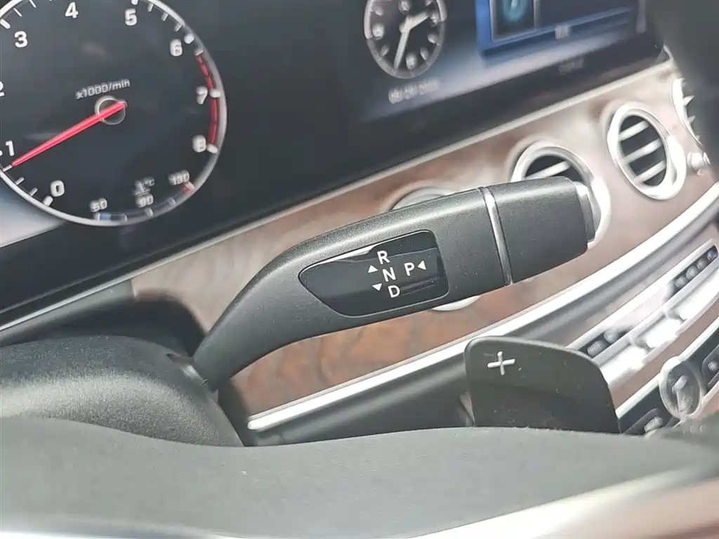 Mercedes-Benz E-Class 2019 — фото 14