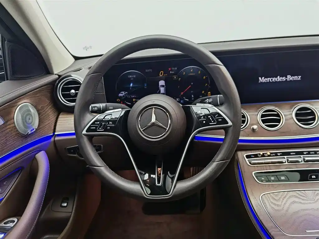 Mercedes-Benz E-Class 2023 — фото 11