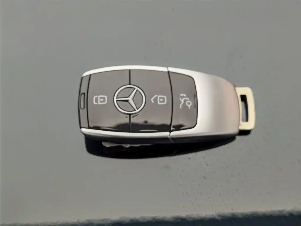 Mercedes-Benz E-Class 2023 — фото 19
