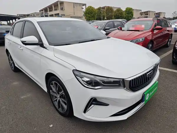 Geely Emgrand 2022