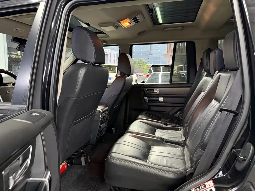 Land Rover Discovery 2015 — фото 12