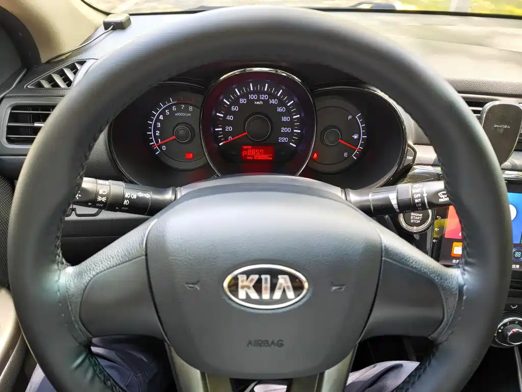 Kia K2 2014 — фото 10