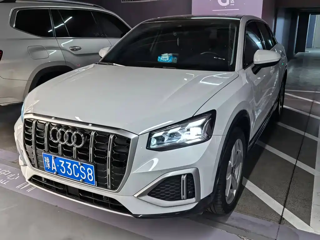 Audi Q2L 2022 — фото 1