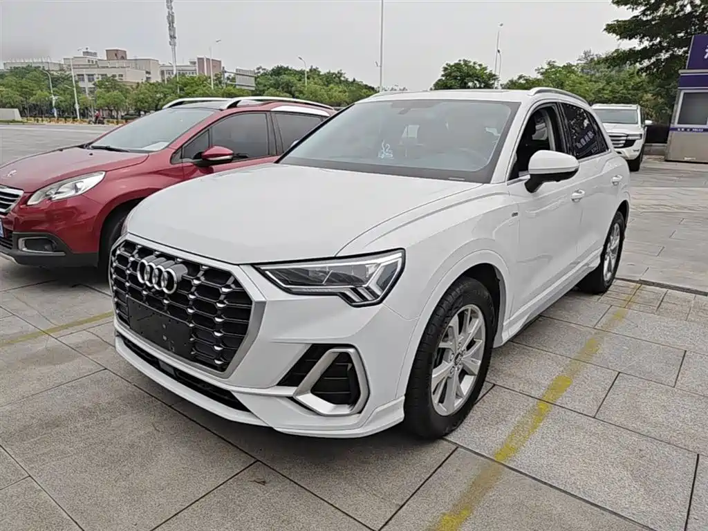 Audi Q3 2019 — фото 1