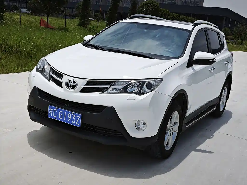 Toyota RAV4 2014 — фото 1