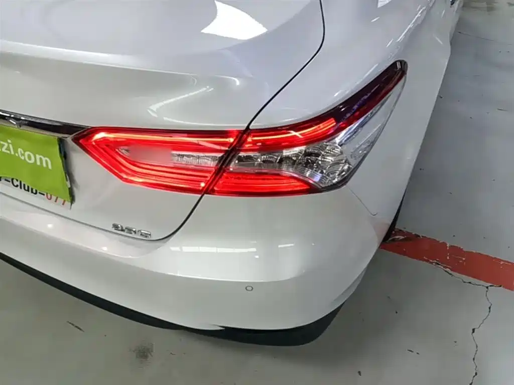 Toyota Camry 2020 — фото 8