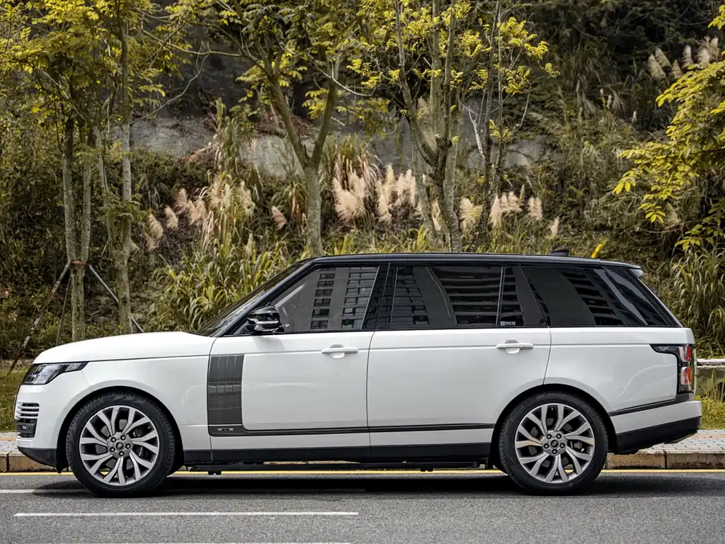 Land Rover Range Rover 2021 — фото 16