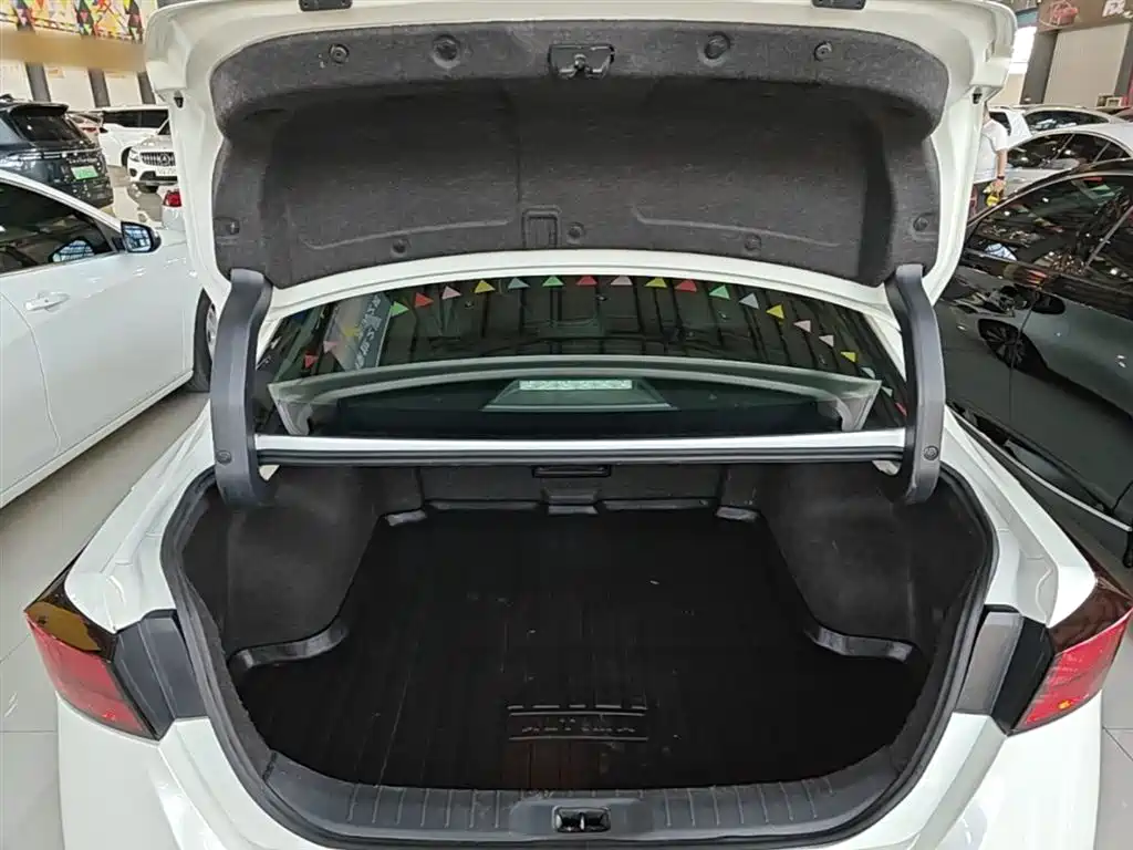 Nissan Teana 2022 — фото 19