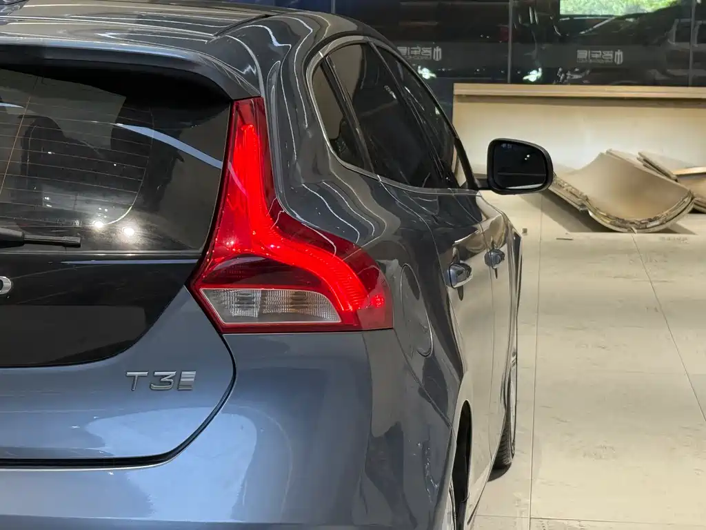 Volvo V40 2017 — фото 20