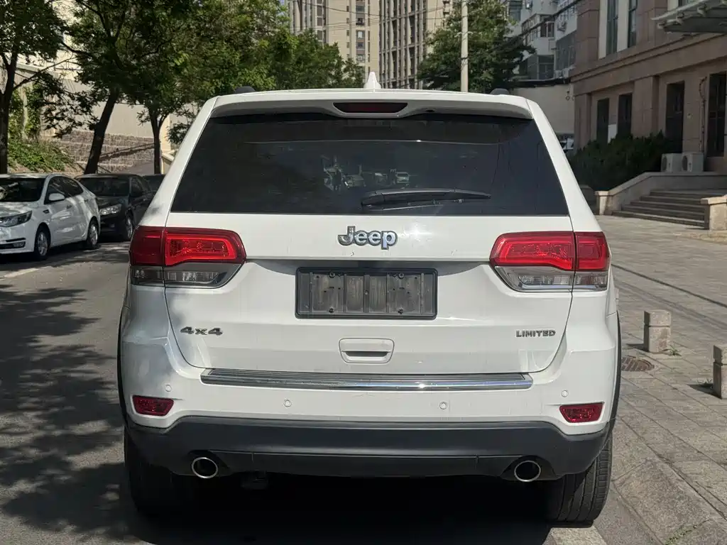 Jeep Grand Cherokee 2015 — фото 8