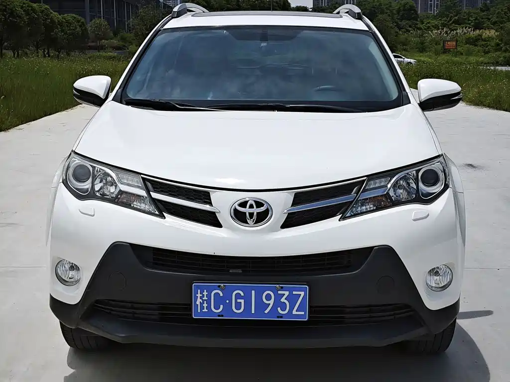 Toyota RAV4 2014 — фото 2