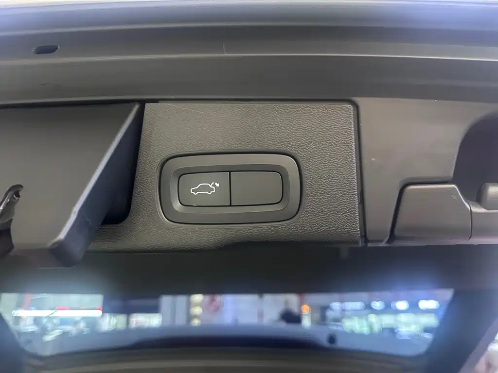 Volvo XC60 2023 — фото 11