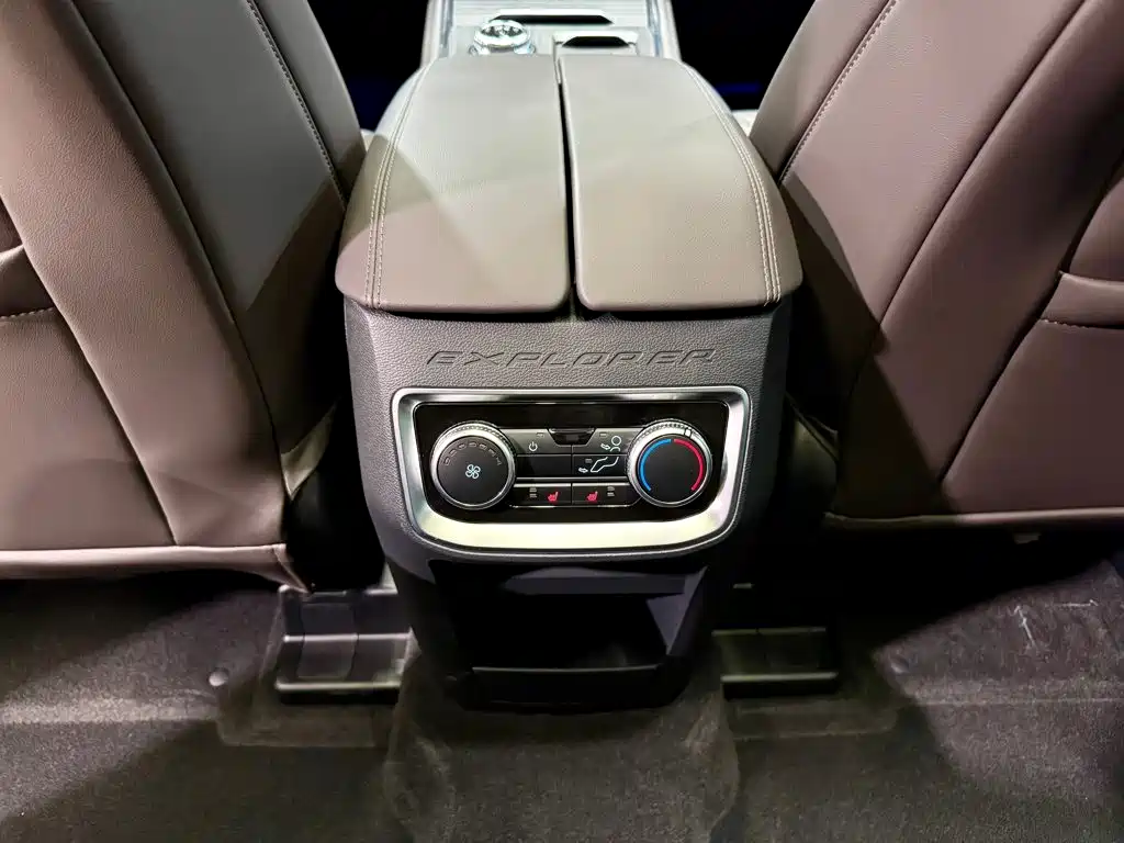 Ford Explorer 2025 — фото 23