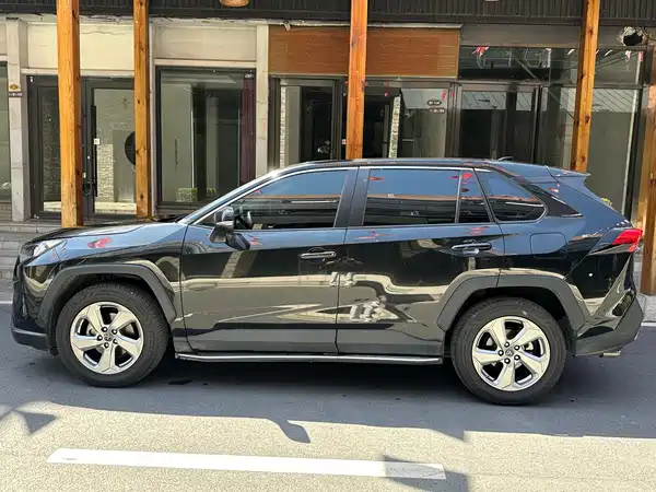 Toyota RAV4 2021