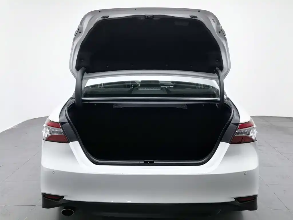 Toyota Camry 2020 — фото 16