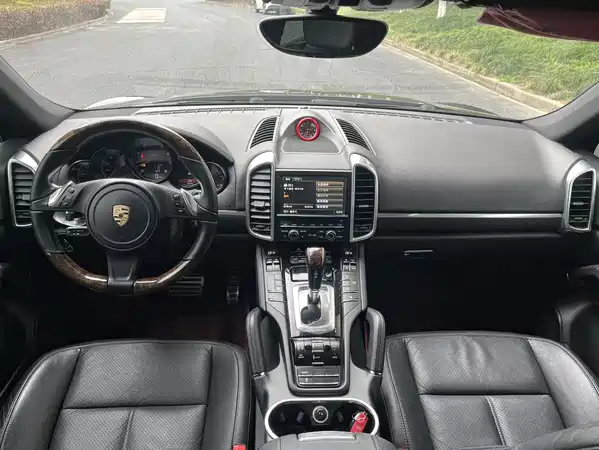 Porsche Cayenne 2011