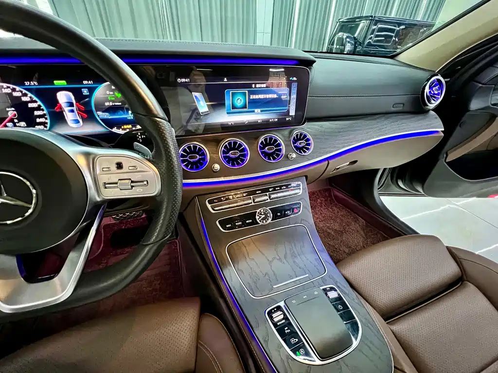 Mercedes-Benz E-Class 2019 — фото 12