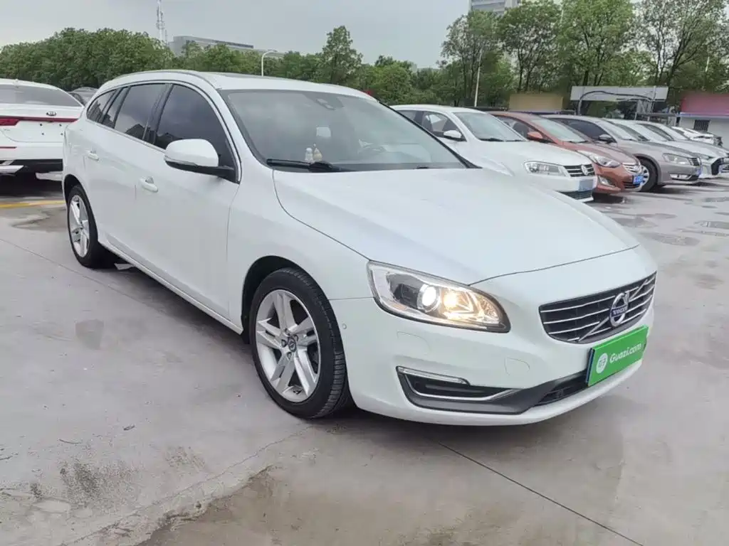 Volvo V60 2015 — фото 4
