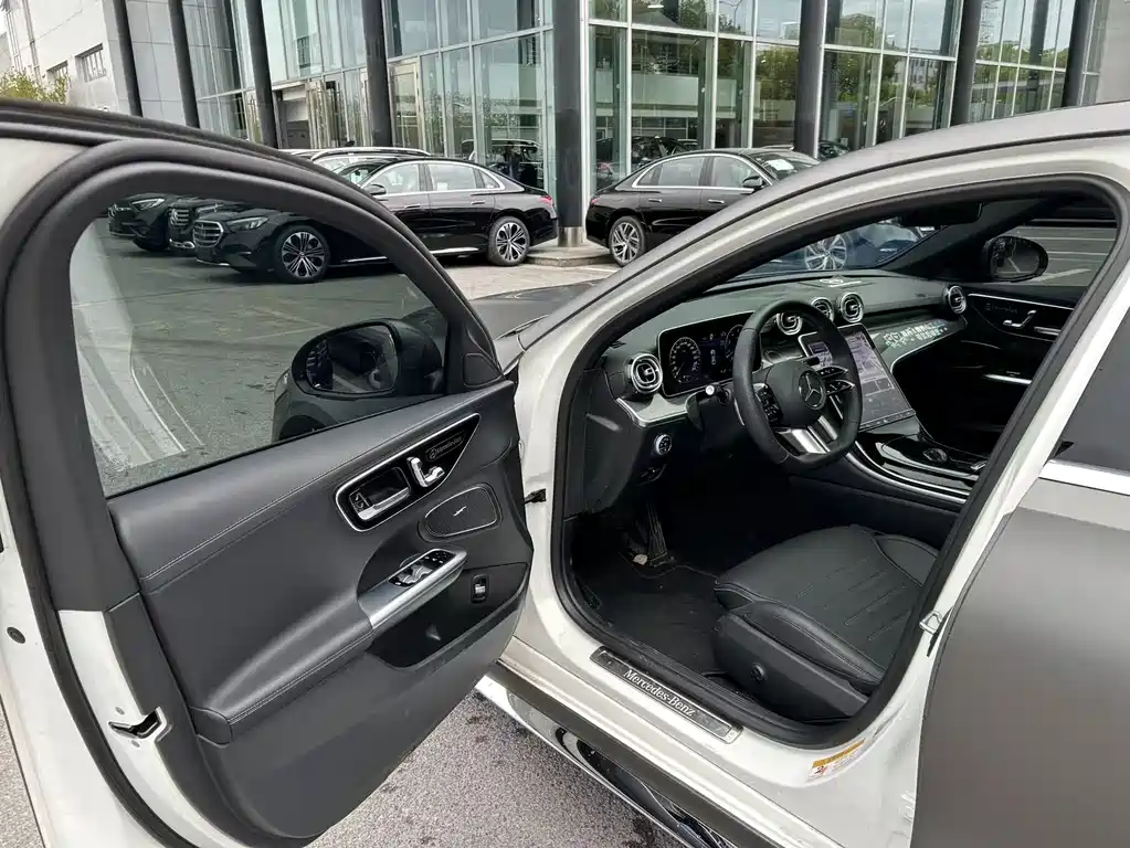 Mercedes-Benz C-Class 2024 — фото 11