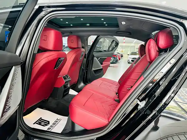 BMW 5 Series 2025