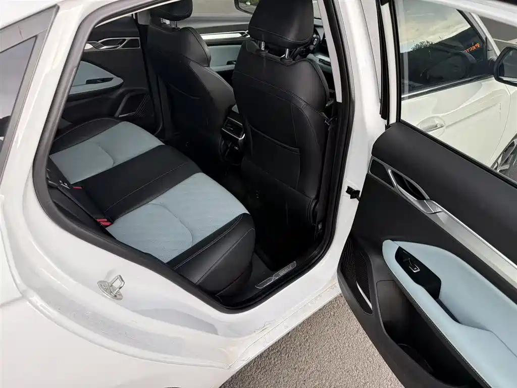 Geely Emgrand L 2021 — фото 12