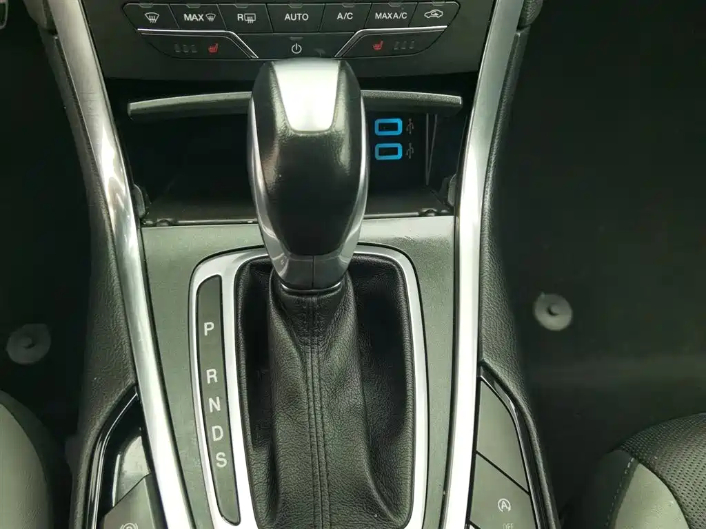 Ford Edge 2019 — фото 13