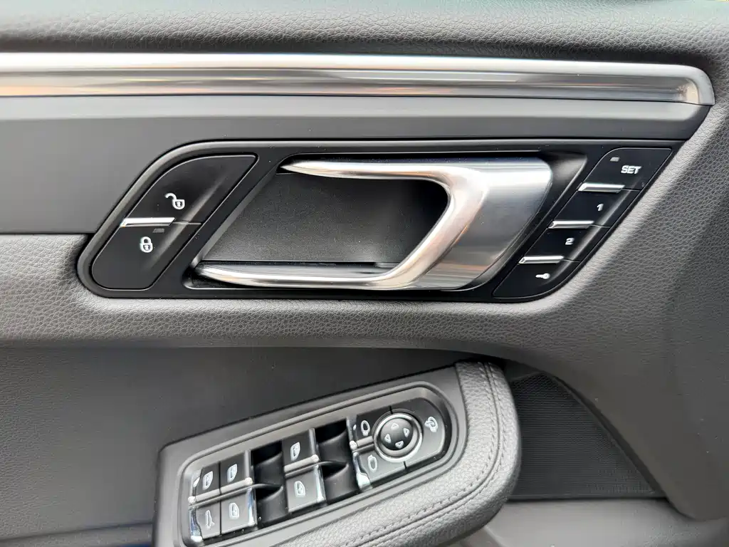 Porsche Macan 2018 — фото 10