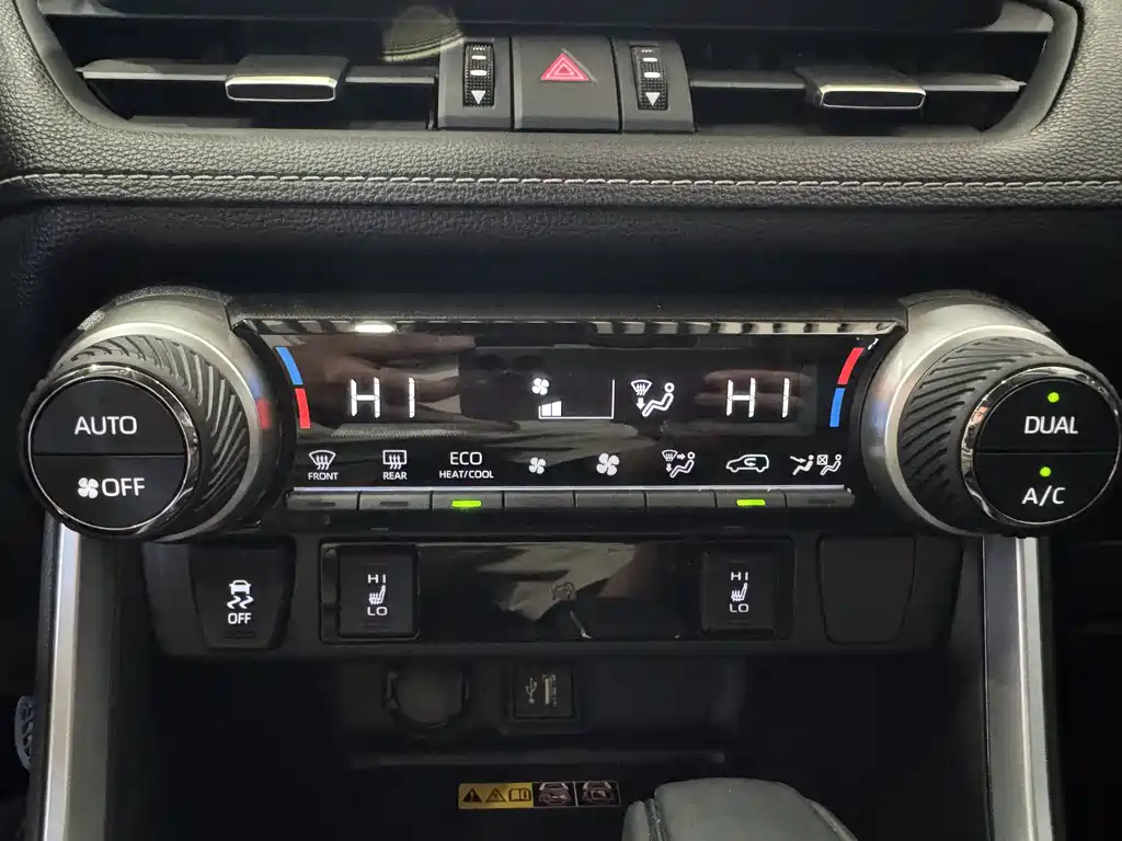 Toyota RAV4 2023 — фото 11