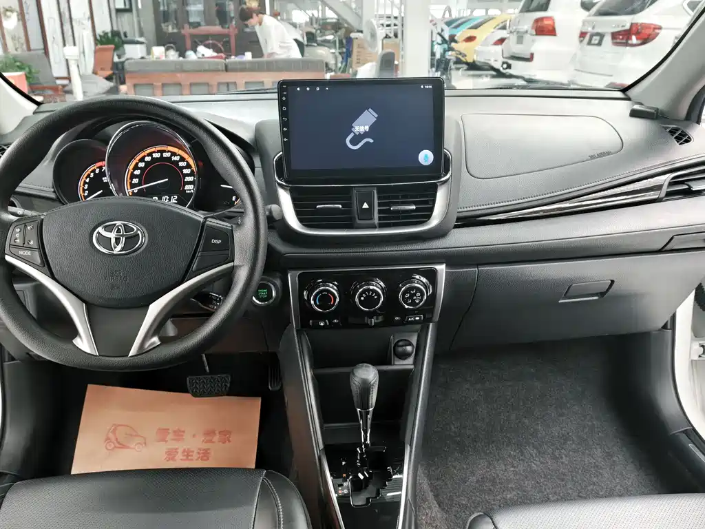 Toyota Yaris L 2022 — фото 10