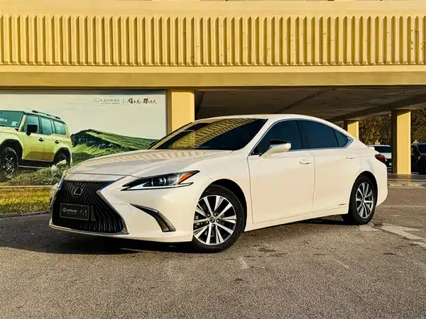 Lexus ES 2020