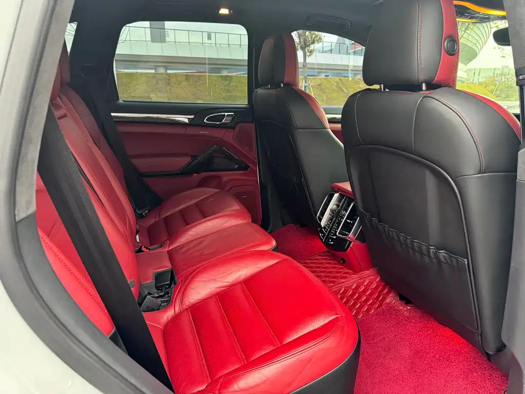 Porsche Cayenne 2017 — фото 14
