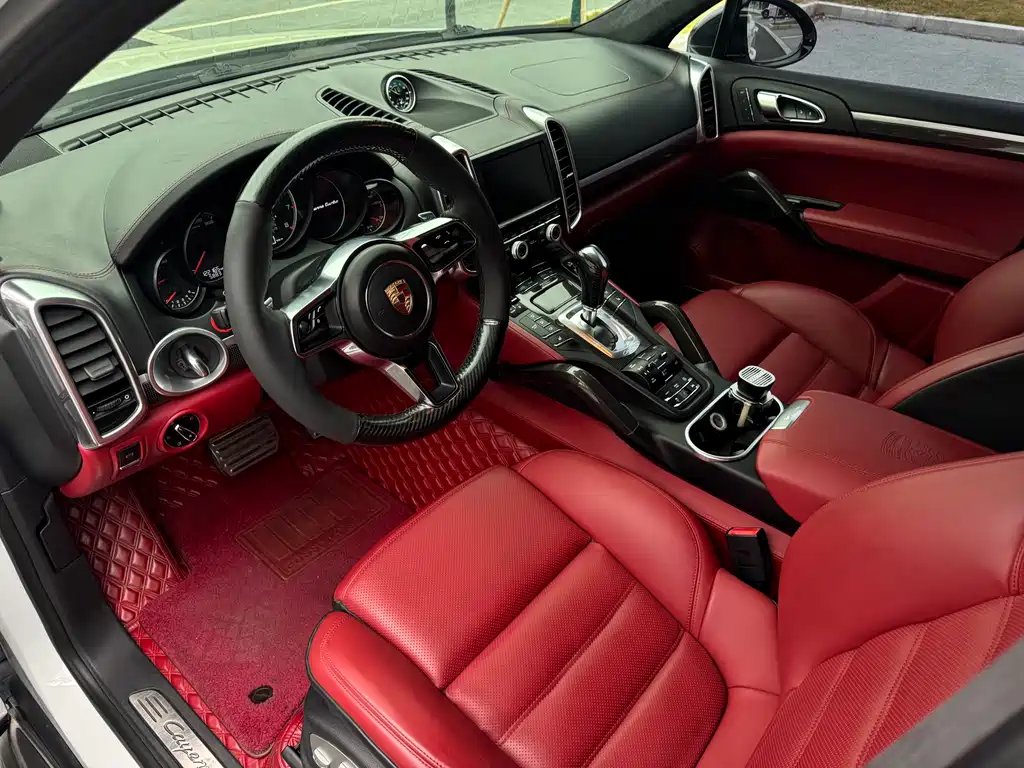 Porsche Cayenne 2017 — фото 18