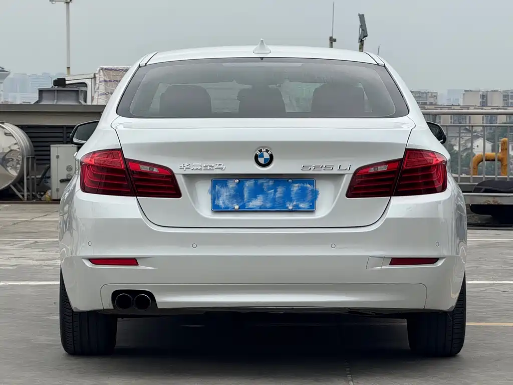 BMW 5 Series 2015 — фото 13