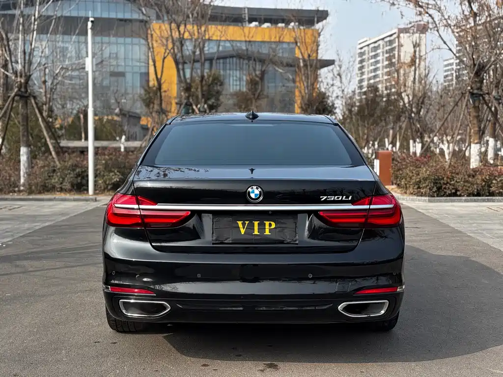 BMW 7 Series 2017 — фото 9