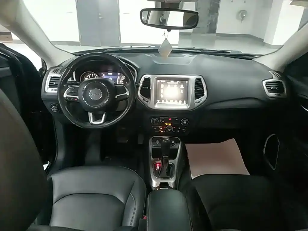 Jeep Compass 2018 — фото 10