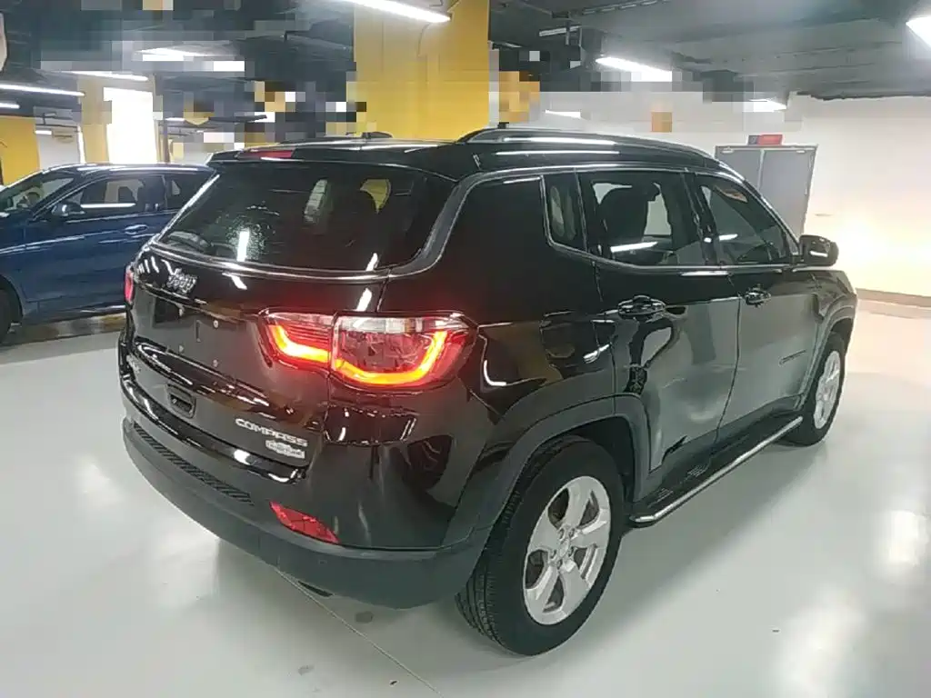 Jeep Compass 2018 — фото 7