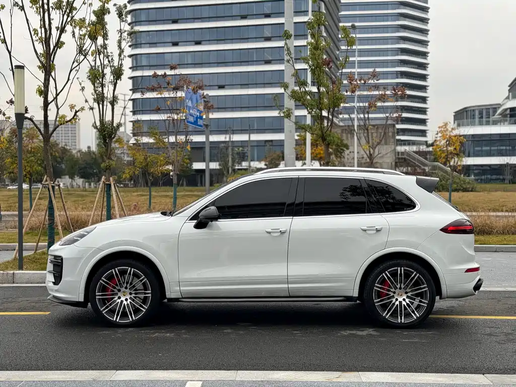 Porsche Cayenne 2017 — фото 3