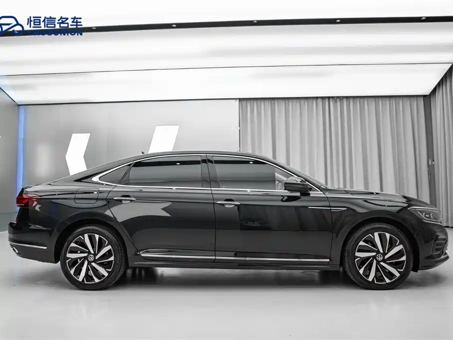 Volkswagen Passat 2023 — фото 4