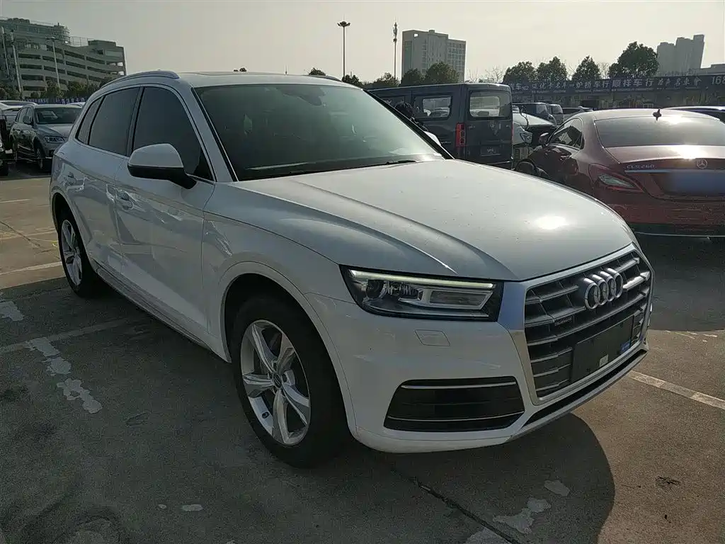Audi Q5L 2020 — фото 22