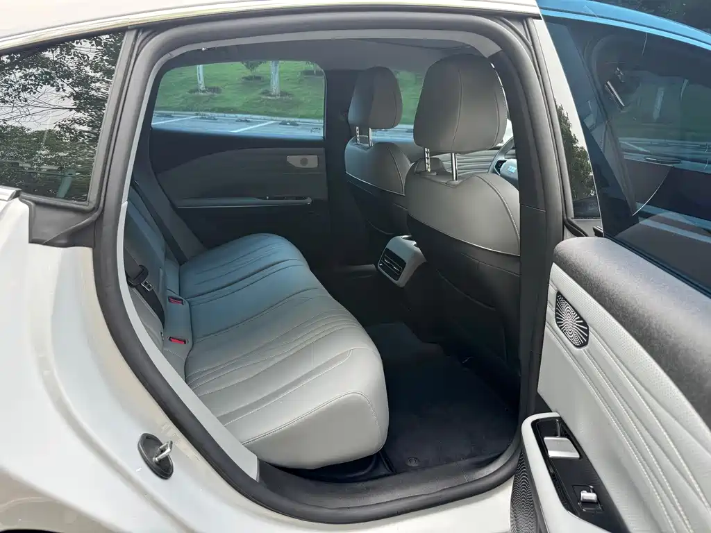 Geely Galaxy E8 2025 — фото 13